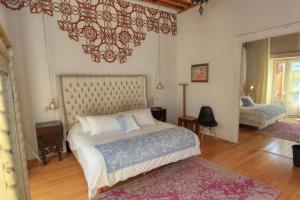 a bedroom with a bed and a chandelier at Hotel Mansion Von Humboldt in Guanajuato