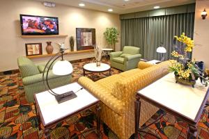 Imagem da galeria de Holiday Inn Express Saltillo Zona Aeropuerto, an IHG Hotel em Saltillo