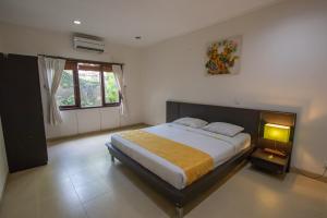 Säng eller sängar i ett rum på Bali Paradise Apartments