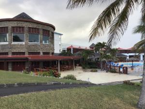 a building with a swimming pool and a resort at Gwada dream in Saint-François