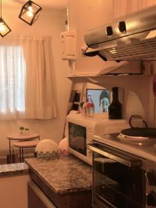 Kuchyň nebo kuchyňský kout v ubytování Cool Studio apartment Complete, bien ubicado, cercano a Bodegas, viñedos y zonas turísticas