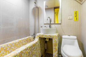 Koupelna v ubytování Fei Li Jin Hotel + 17 fotografií