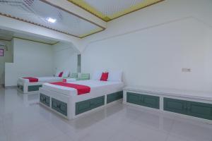 Katil atau katil-katil dalam bilik di RedDoorz Resort Syariah @ Batu Apung Purwakarta