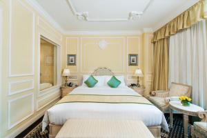 A bed or beds in a room at Harbourview Hotel Macau