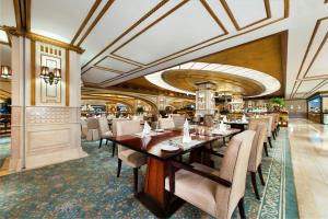 A restaurant or other place to eat at Harbourview Hotel Macau