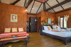 Ein Bett oder Betten in einem Zimmer der Unterkunft ThaiLife Wellness & Meditation Resort- SHA Plus