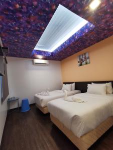 Postel nebo postele na pokoji v ubytování TT Dorf Hotel Matang