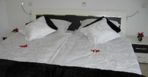 Postel nebo postele na pokoji v ubytování Fewo am Kurpark