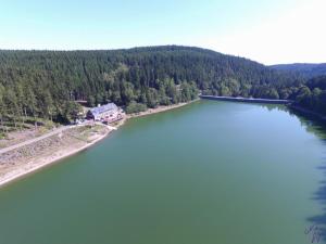 an aerial view of a large body of water at Holidayhaus Lütsche in Frankenhain +18 photos
