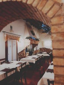a dining room with tables and chairs with white table cloth at Il Feudo in Vo Euganeo