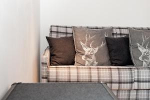 Postel nebo postele na pokoji v ubytování Burgus - Design Suites & Apartments