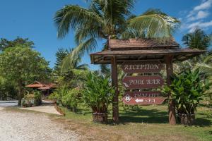Ein Garten an der Unterkunft ThaiLife Wellness & Meditation Resort- SHA Plus