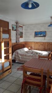 a bedroom with two beds and a ceiling fan at Le Maurillon in Saint-Pancrace