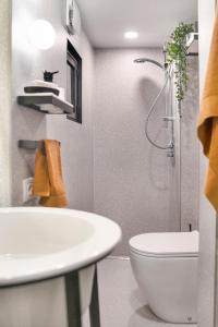 A bathroom at Luxury Trevi House