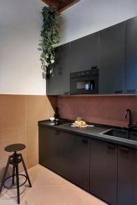 A kitchen or kitchenette at Luxury Trevi House