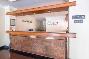 a bar with a wooden counter top in a room at SUPER OYO Collection O 25 Hotel Baltika in Bandung