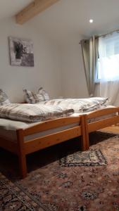 Postel nebo postele na pokoji v ubytování Traumhafte Ferienwohnung mit Pool