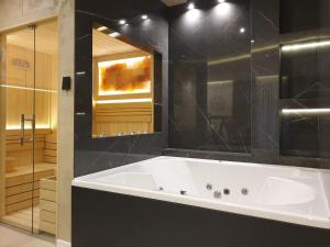 A bathroom at Luxury Spa Suite
