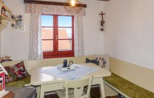 a dining room with a table and a window at Kellerstöckl Knopf in Winten