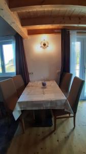 Posezení v ubytování Traumhafte Ferienwohnung mit Pool