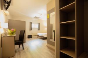 Posezení v ubytování Logis Hotel Restaurant Family & Spa