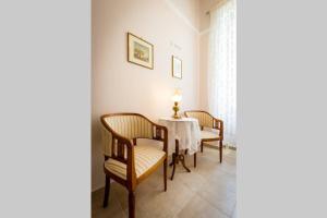 Część wypoczynkowa w obiekcie Neoclassical flat with 2 bedrooms in Piraeus