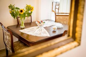 Łóżko lub łóżka w pokoju w obiekcie Neoclassical flat with 2 bedrooms in Piraeus