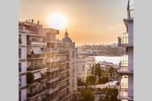 Nespecifikovaný výhled na destinaci Pireus nebo výhled na město při pohledu z apartmánu