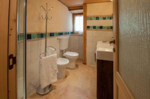 Een badkamer bij La Cascina d'Orleans