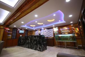 a restaurant with a fish tank and a purple ceiling at Hotel Chetan International in Bangalore