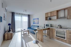 Kuchyň nebo kuchyňský kout v ubytování Centric and Modern Penthouse close to Amenities