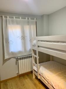 Ein Bett oder Betten in einem Zimmer der Unterkunft Apartamentos Maladeta