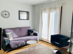 Ein Sitzbereich in der Unterkunft Apartamentos Maladeta