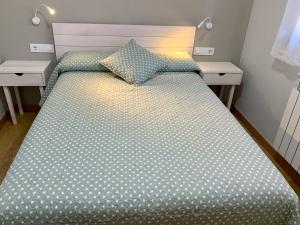 Ein Bett oder Betten in einem Zimmer der Unterkunft Apartamentos Maladeta