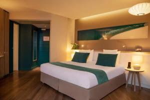 Postel nebo postele na pokoji v ubytování Hôtel Le B d'Arcachon by Inwood Hotels