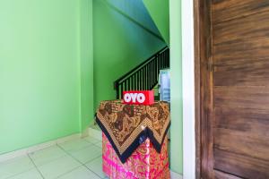 
A television and/or entertainment center at OYO 2456 Purnama House Kuta
