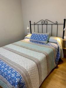 Ein Bett oder Betten in einem Zimmer der Unterkunft Apartamentos Maladeta