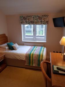 A bed or beds in a room at Apple Tree Hotel 