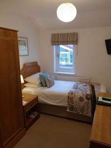 A bed or beds in a room at Apple Tree Hotel 