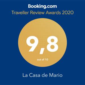 un círculo amarillo con los premios de revisión de viajes de texto en La Casa de Mario, en Valsequillo