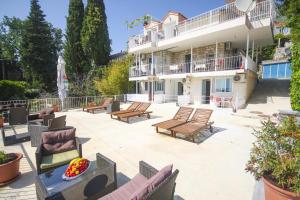 Ein Balkon oder eine Terrasse in der Unterkunft Apartments Katica