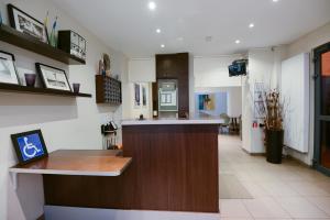 a bar in a salon with a counter in a room at HOTEL DU MONT LOUIS in Paris