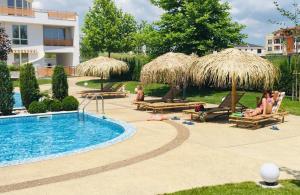 The swimming pool at or close to Loli’s Beach Studio