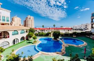 Vista de la piscina de Beautiful apartment near LaMata Beach with PANORAMA SEA view!!! o alrededores