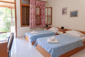 Cama ou camas em um quarto em Athina Apartments