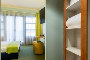 a hotel room with a bed and a window at Hotel Fränkische Schweiz-Pegnitz in Pegnitz