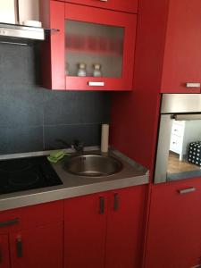 Kuchyňa alebo kuchynka v ubytovaní Apartman Lara ***