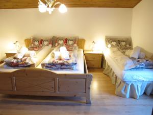 A bed or beds in a room at Ospitalità Diffusa Laste Dolomites - Cèsa Murer