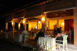 Een restaurant of ander eetgelegenheid bij Holiway Garden Resort & SPA - Bali - CHSE Certified Hotel