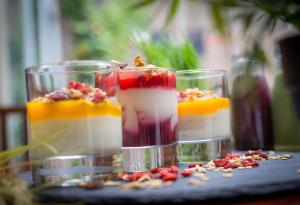 Makanan di atau berdekatan hotel
